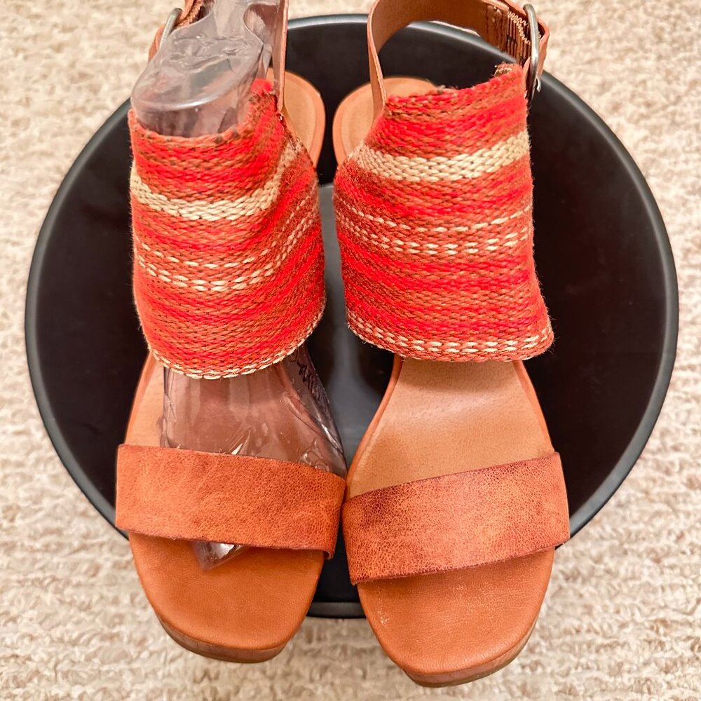 Reddish Orange & Beige Woven Platform Sandals – Size 8.5
